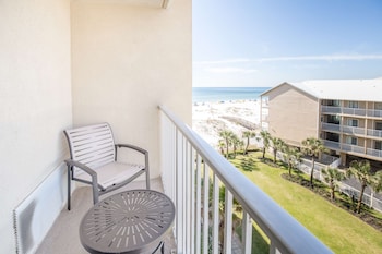 Room, 2 Queen Beds, Pool View