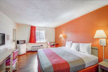 Standard Room, 1 King Bed, Accessible, Non Smoking