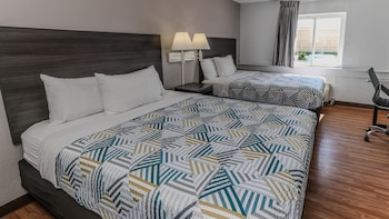Standard Room, 2 Queen Beds, Non Smoking