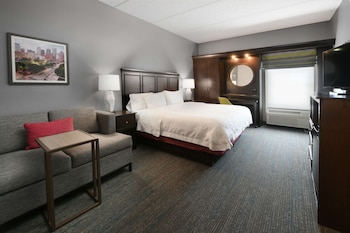 1 Bedroom King Suite w/ Acc. Tub