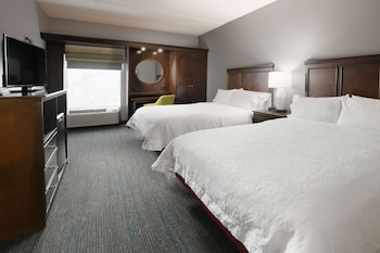 2 Doubles Bedroom Suite w/ Kitchen
