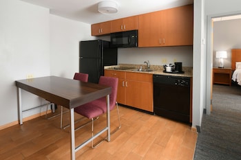 1 King Bedroom Suite w/ Kitchen