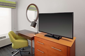 1 King Bedroom Suite w/ Kitchen