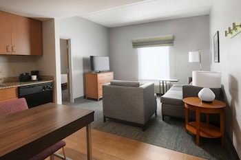 1 King Bedroom Suite w/ Kitchen