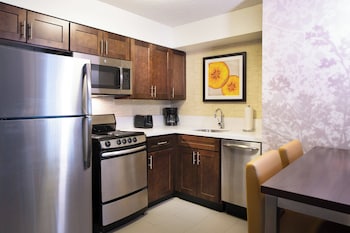 Suite, 2 Bedrooms, Fireplace (Mobility/Hearing Accessible, Tub)
