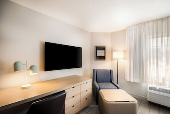 Studio Suite, 1 Queen Bed, Accessible (Mobility Tub)