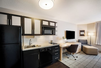 Studio Suite, 1 Queen Bed, Accessible (Mobility Tub)