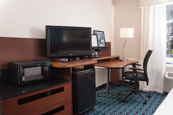 Room, 1 King Bed, Hearing Accessible (Roll-in Shower & Transfer Shower)