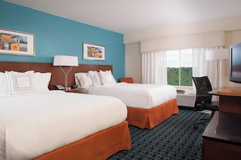 Room, 2 Queen Beds, Roll-in Shower