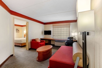 Suite, 1 King Bed, Non Smoking