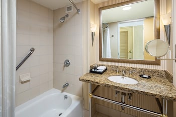 Deluxe Room, 1 King Bed