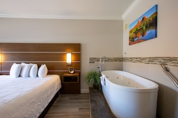 King Room Soaking Tub Bell Rock View