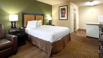 Standard Room, 1 Queen Bed, Accessible, Non Smoking (Kitchen)
