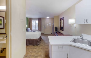 Studio, 1 Queen Bed, Non Smoking