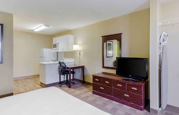 Studio, 1 King Bed, Non Smoking