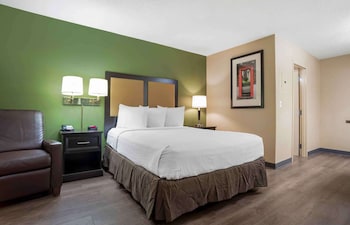 Studio, 1 Queen Bed, Non Smoking, Refrigerator & Microwave