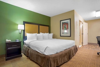 Studio Suite, 1 King Bed, Non Smoking, Refrigerator & Microwave