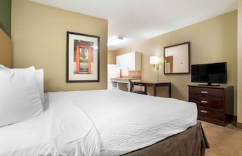 Studio Suite, 1 King Bed, Non Smoking, Refrigerator & Microwave