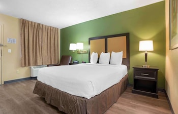 Studio, 1 Queen Bed, Non Smoking, Refrigerator & Microwave