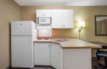 Studio, 1 Queen Bed, Non Smoking, Refrigerator & Microwave