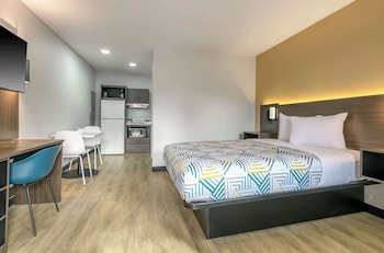 Standard Room, 1 Queen Bed, Non Smoking, Kitchenette