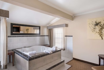 Suite, 1 King Bed, Non Smoking, Jetted Tub (Spa Tub)