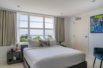 Oceanfront Room - 1 King Bed