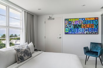 Oceanfront Room - 1 King Bed