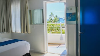 Room, 1 King Bed, Balcony, Oceanfront