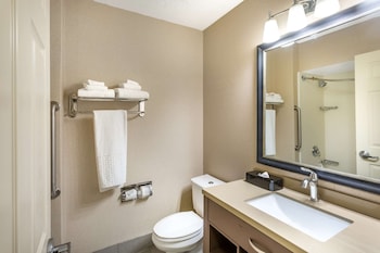 Standard Room, 2 Queen Beds, Accessible, Bathtub