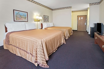 Room, 2 Queen Beds, Non Smoking