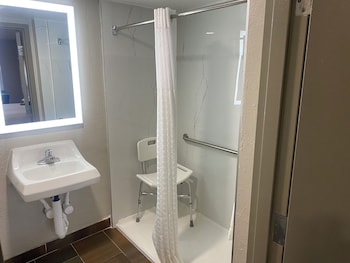 Room, 1 King Bed, Mobility Accessible, Non Smoking (Roll-In Shower)