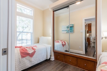 Elite Cottage, 2 Bedrooms (Linens Included)