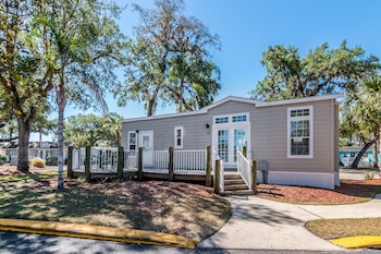 Elite Cottage, 2 Bedrooms (Linens Included)