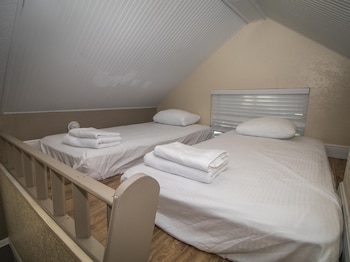 Premium Loft Cottage 2 Bedroom (No Pets, Linens Include)