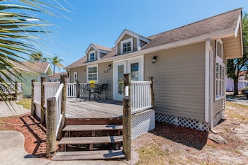 Premium Loft Cottage 2 Bedroom (No Pets, Linens Include)