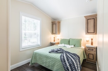 Elite Cottage, 2 Bedrooms (Linens Included)