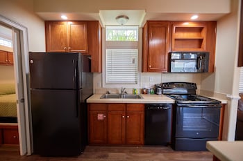Elite Cottage, 2 Bedrooms (Linens Included)