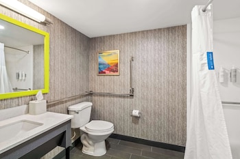 Room, 1 King Bed, Accessible, Bathtub (Mobility, Hearing, Nonsmoking)