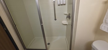 Double Room Single Use, 2 Queen Beds, Microwave