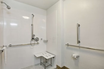 Room, 2 Double Beds, Accessible, Non Smoking (Roll-in Shower)