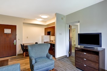 Suite, 1 King Bed, Accessible (Hearing)