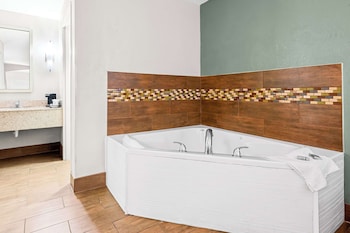 Suite, 1 King Bed, Non Smoking, Jetted Tub
