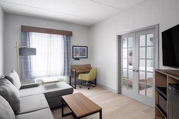 Deluxe Suite, 1 King Bed, Non Smoking