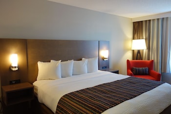 Suite, 1 King Bed, Accessible, Jetted Tub (Non-Smoking)