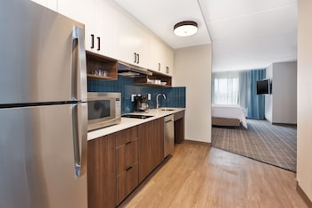 Studio Suite, 1 King Bed, Accessible Bathtub, Kitchen (Mobility)