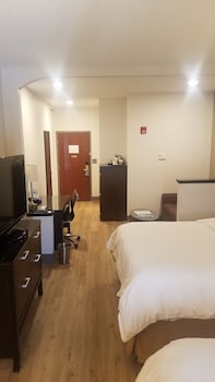Room, 2 Queen Beds, Non Smoking