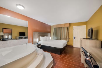 Standard Room, 1 Queen Bed, Non Smoking, Jetted Tub