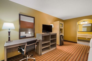 Standard Room, 2 Queen Beds, Non Smoking, Refrigerator & Microwave (with Sofabed)