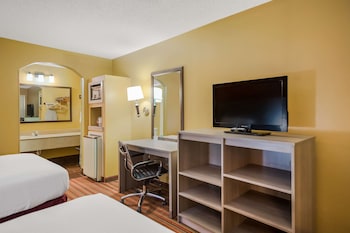 Standard Room, 2 Double Beds, Non Smoking, Refrigerator & Microwave